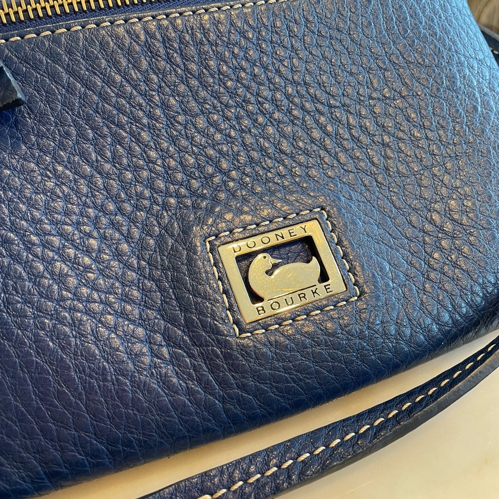 DOONEY & BOURKE PEBBLE GRAIN CROSSBODY - Picture 4 of 7